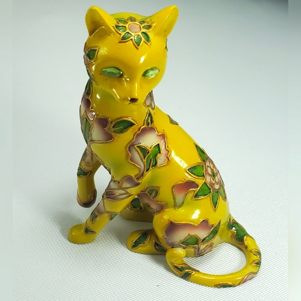 Cloisonne Garden of Cats , "Lovely Lilac "